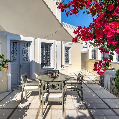 Appartement Day One Fira Mansion Extérieur photo